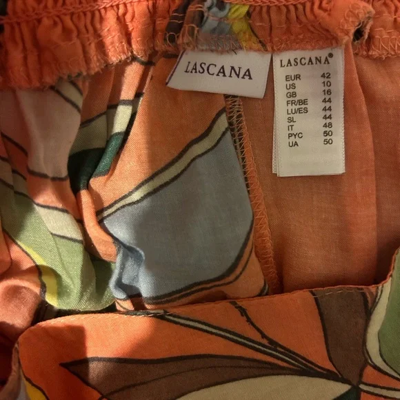 Lascana 2 piece crop top and palazzo pants, faded/soft orange background, floral - Picture 2 of 7